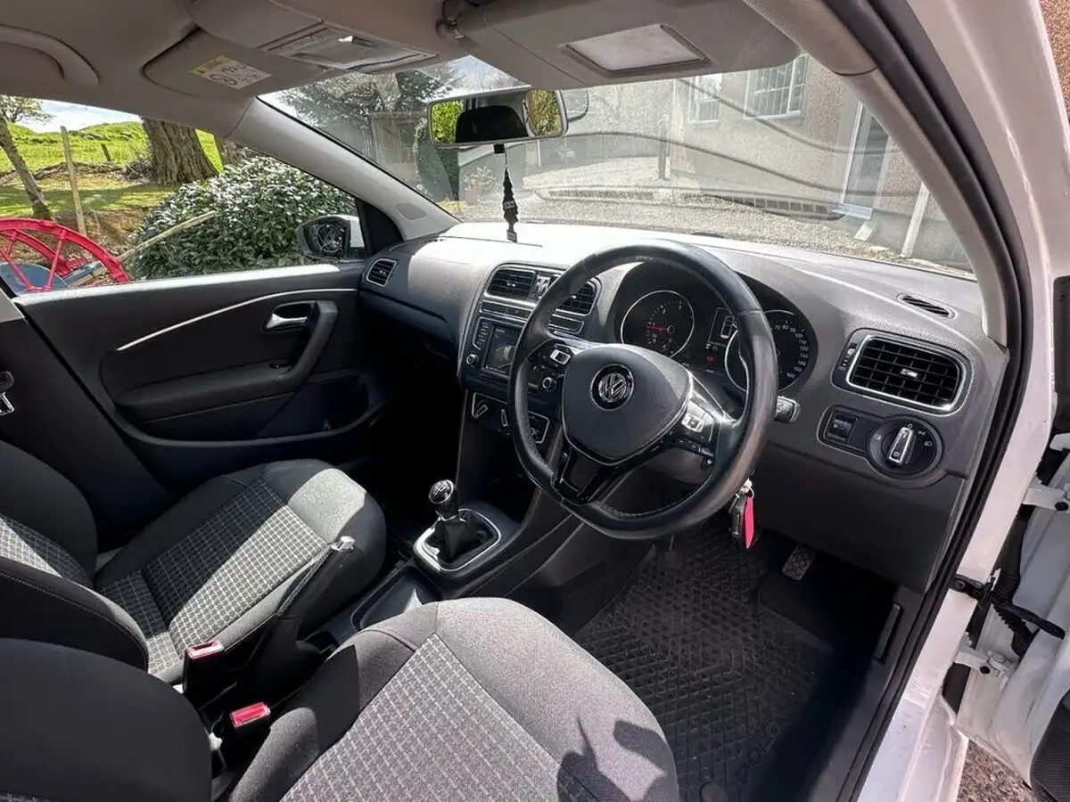 2015-volkswagen-polo-14tdi-se-5d-big-5