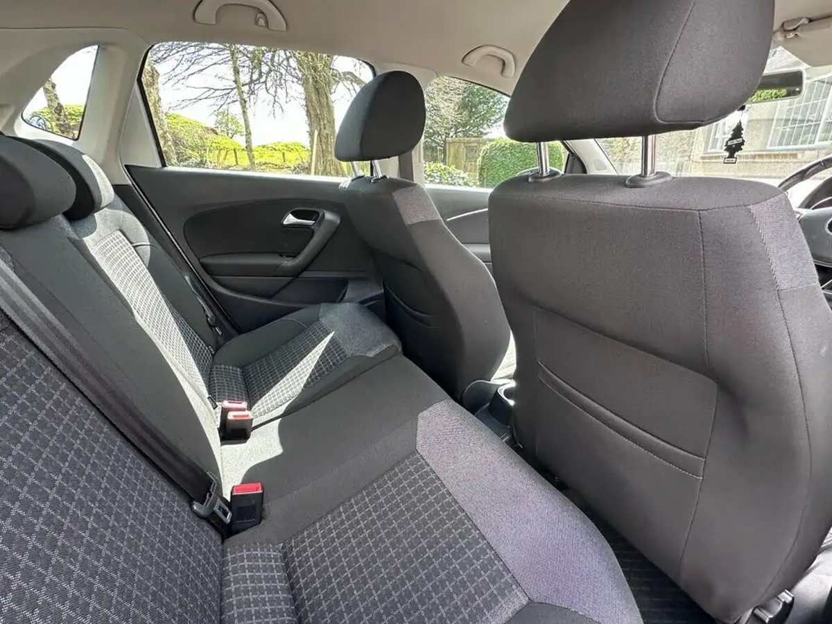 2015-volkswagen-polo-14tdi-se-5d-big-9
