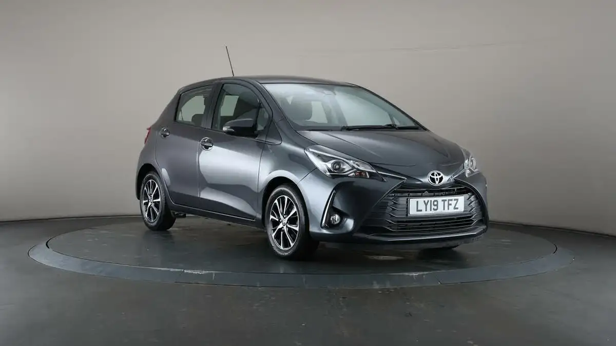 2019-toyota-yaris-15-vvt-i-icon-tech-111bhp-1496cc-big-42