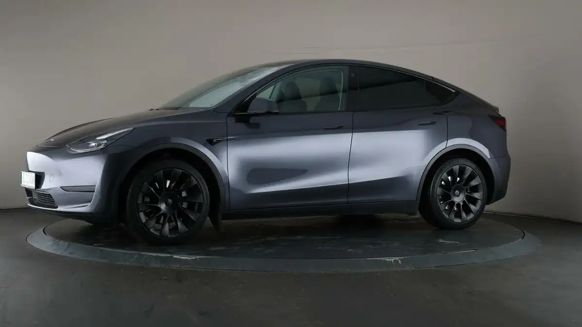 2022-tesla-model-y-e-rwd-big-32