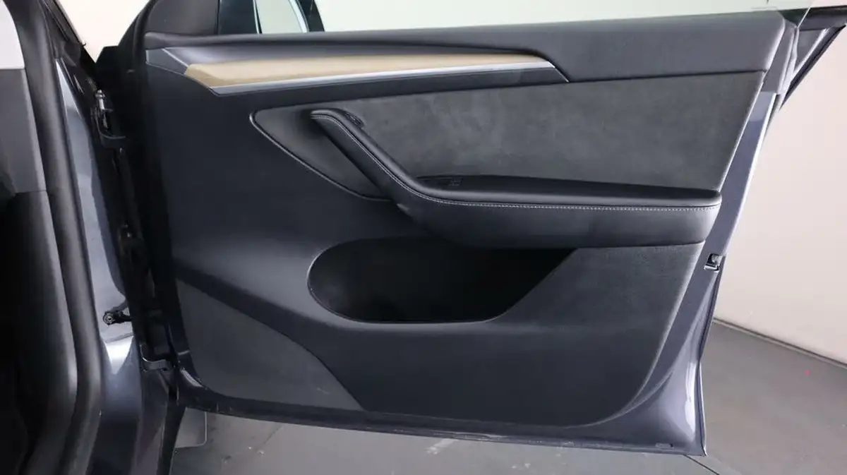 2022-tesla-model-y-e-rwd-big-15