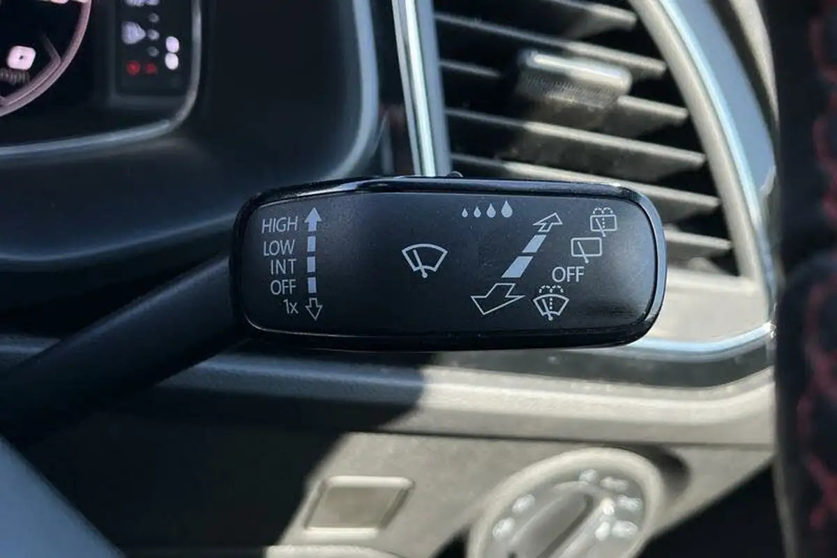 2020-seat-leon-15-tsi-evo-fr-black-edition-130ps-hatchback-big-14