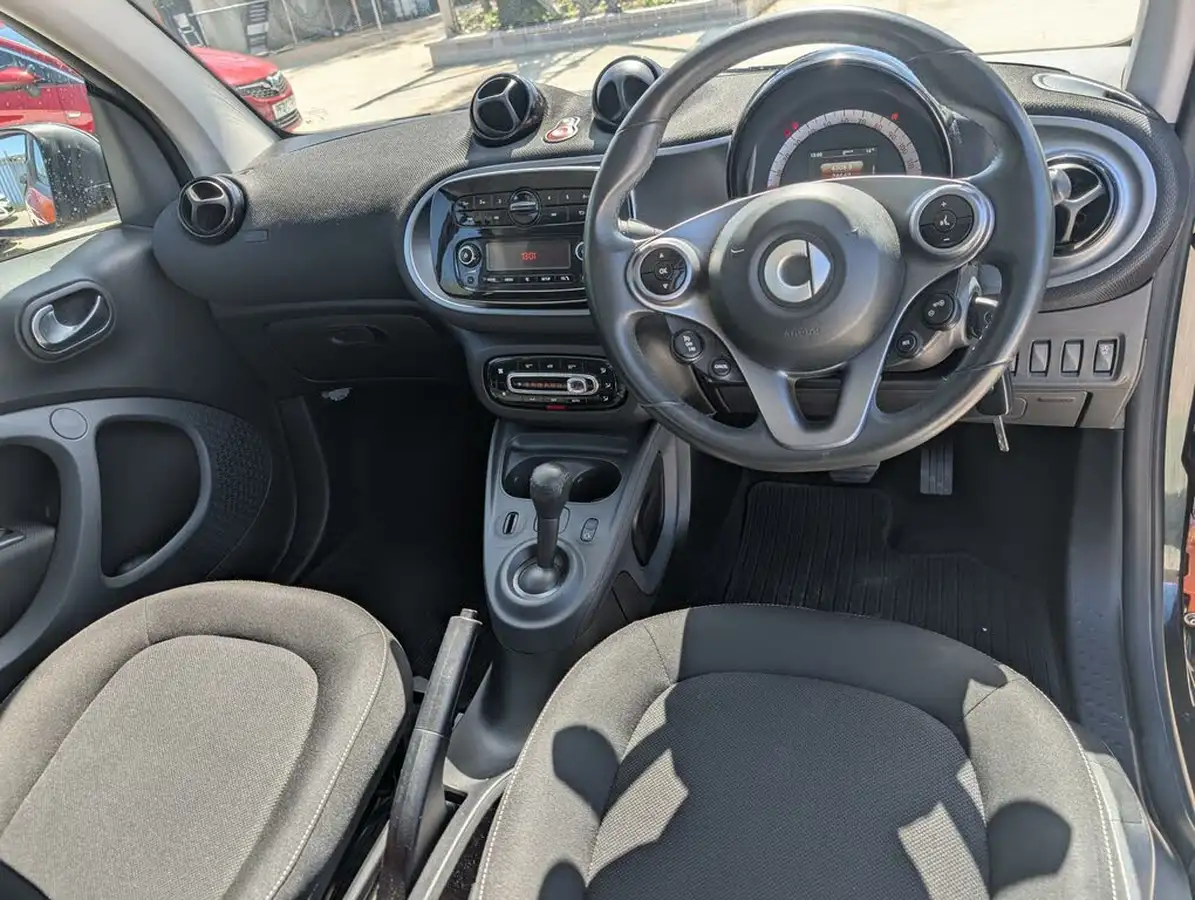 2017-smart-fortwo-10-passion-71bhp-ss-coupe-twinamic-big-6