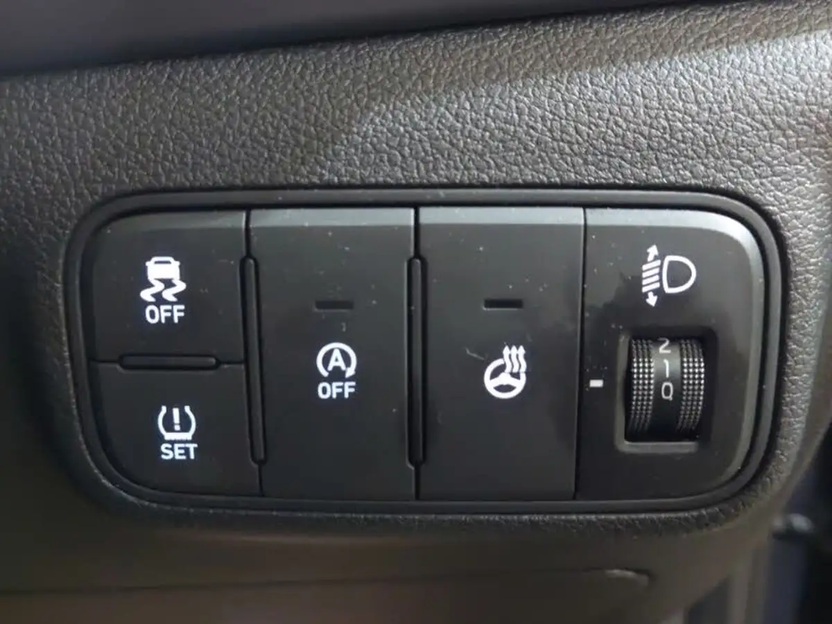 2024-hyundai-bayon-10-t-gdi-premium-100ps-two-tone-roof-big-11