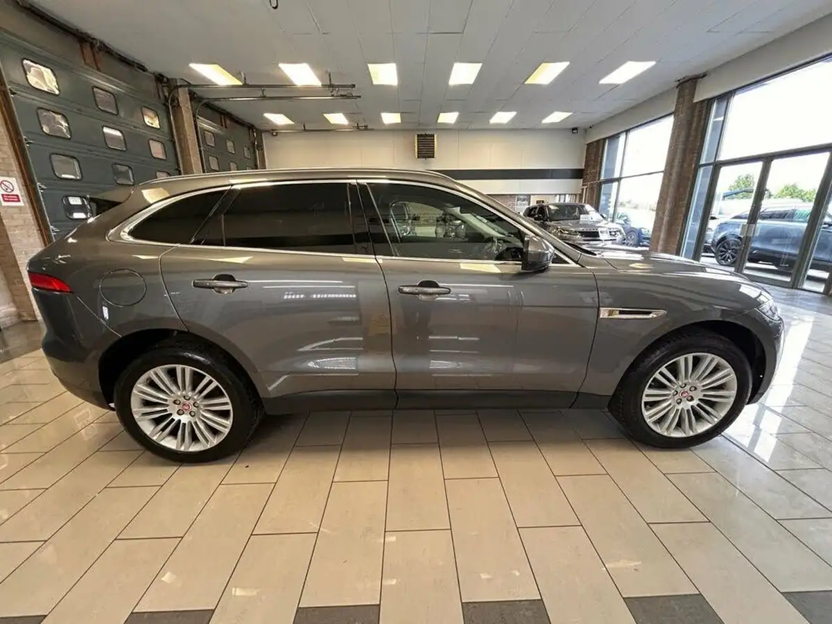 2017-jaguar-f-pace-20-i4d-portfolio-180ps-awd-auto-big-7