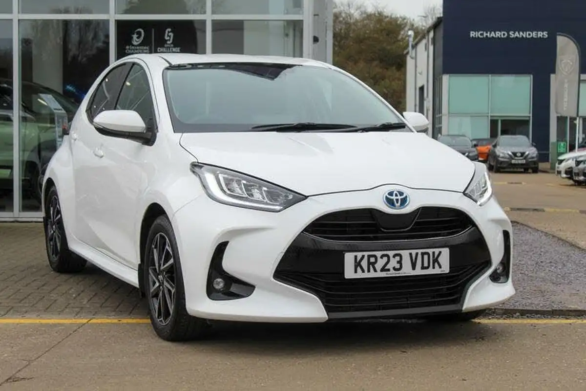2023-toyota-yaris-15-vvt-i-design-big-28
