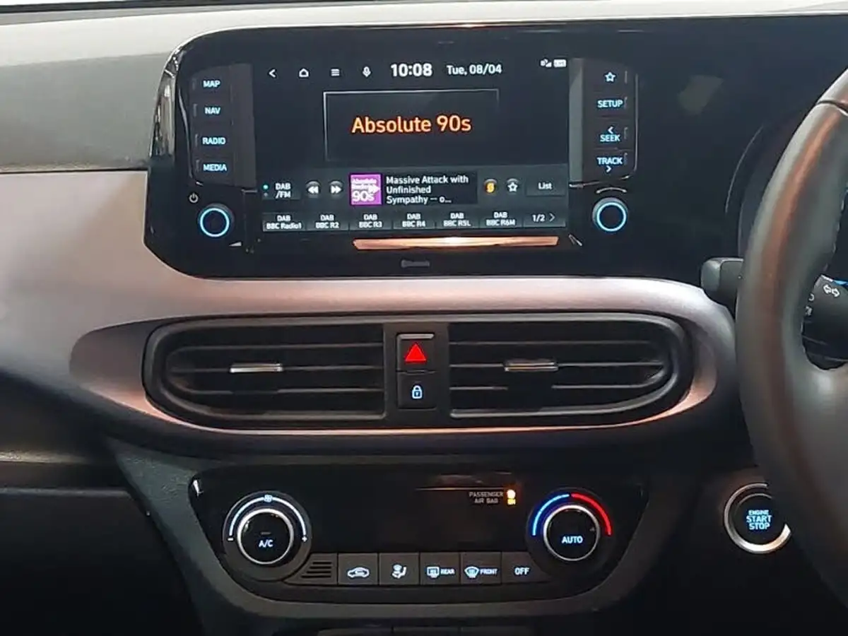2024-hyundai-i10-10-premium-63ps-auto-big-10