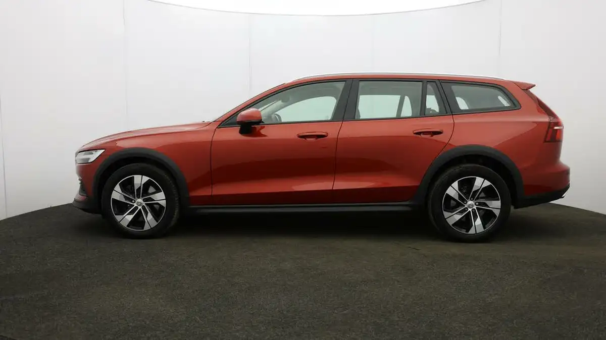 2021-volvo-v60-20td-b4-cross-country-big-3