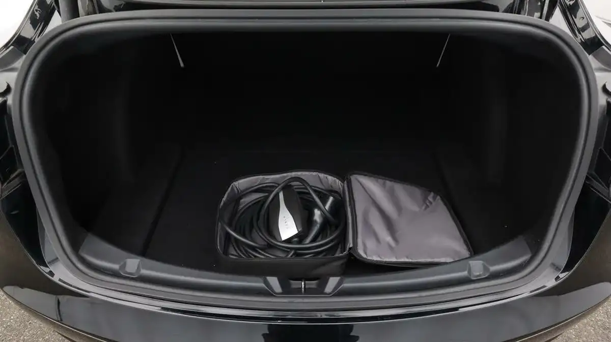 2020-tesla-model-3-e-long-range-big-17