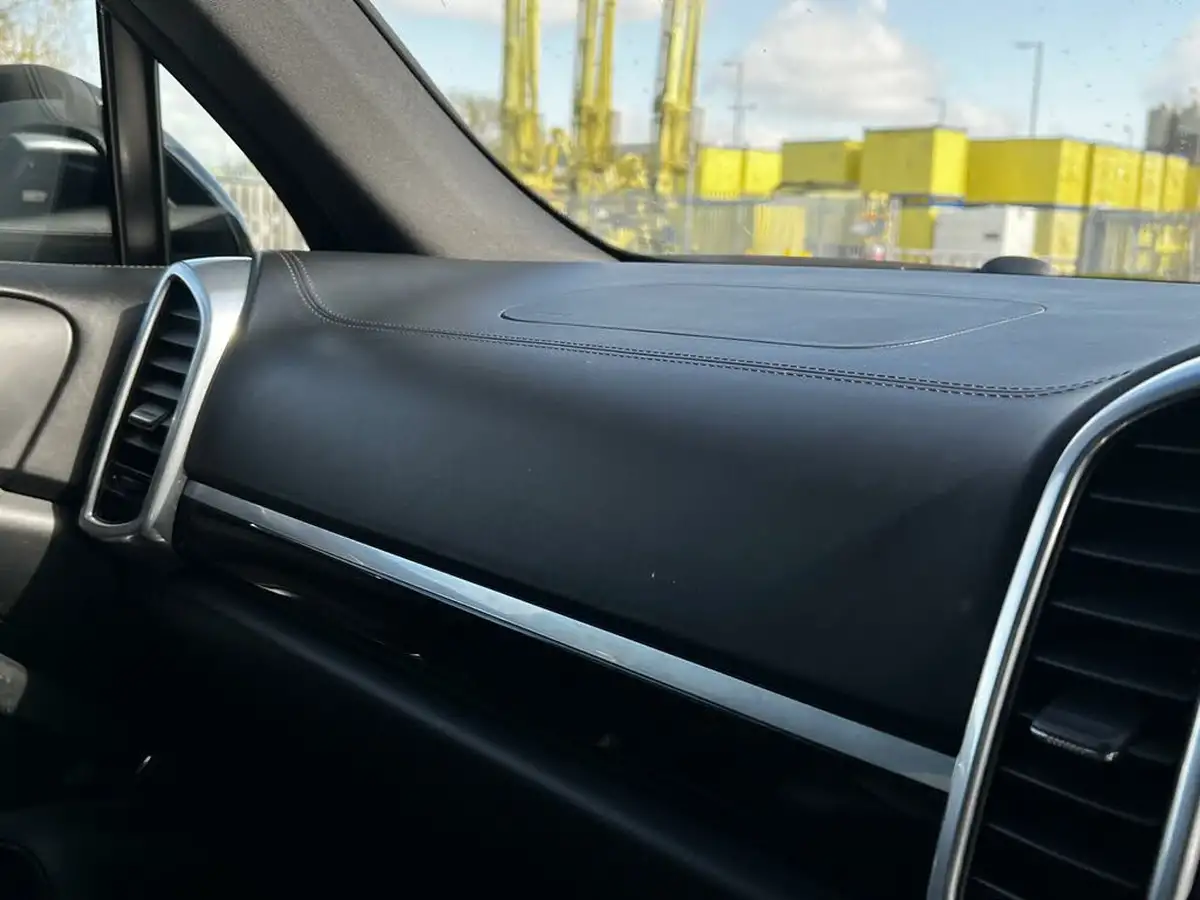 2012-porsche-cayenne-30-s-big-75