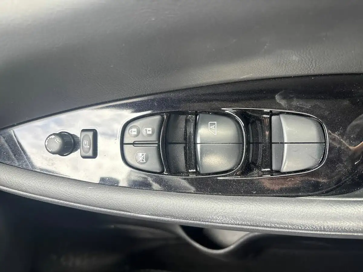 2019-nissan-leaf-e-tekna-big-15