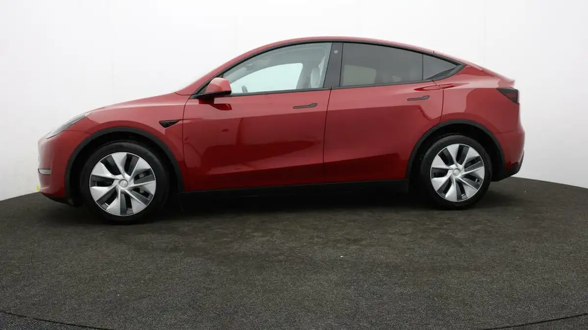 2022-tesla-model-y-e-long-range-big-62