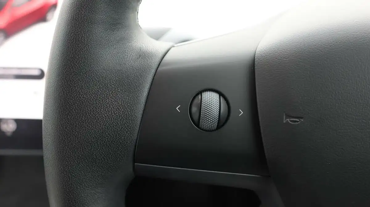 2022-tesla-model-y-e-long-range-big-20