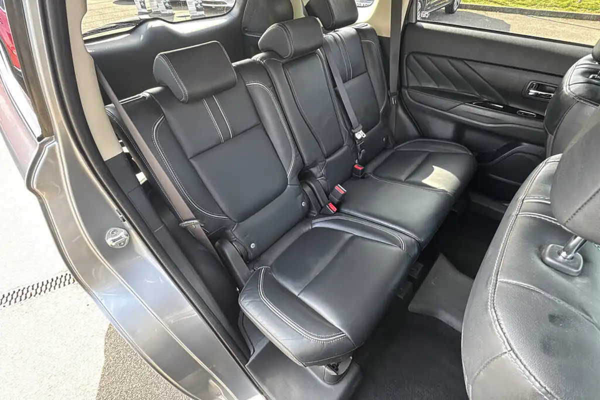 2017-mitsubishi-outlander-20-4hs-phev-5st-big-10
