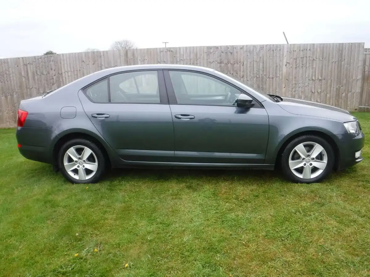 2014-skoda-octavia-14-se-hatchback-big-5