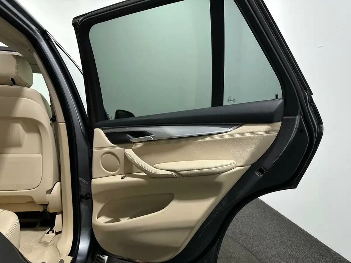 2017-bmw-x5-44-xdrive50i-se-big-41