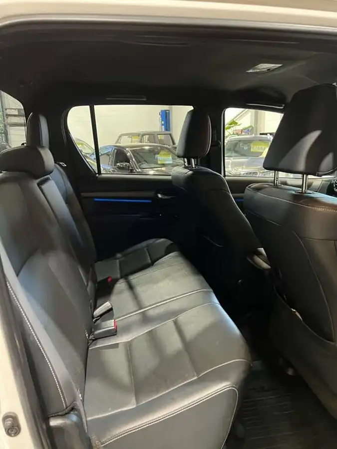 2021-toyota-hi-lux-28d-4d-invincible-x-at35-204hpeu6dt-e-big-14