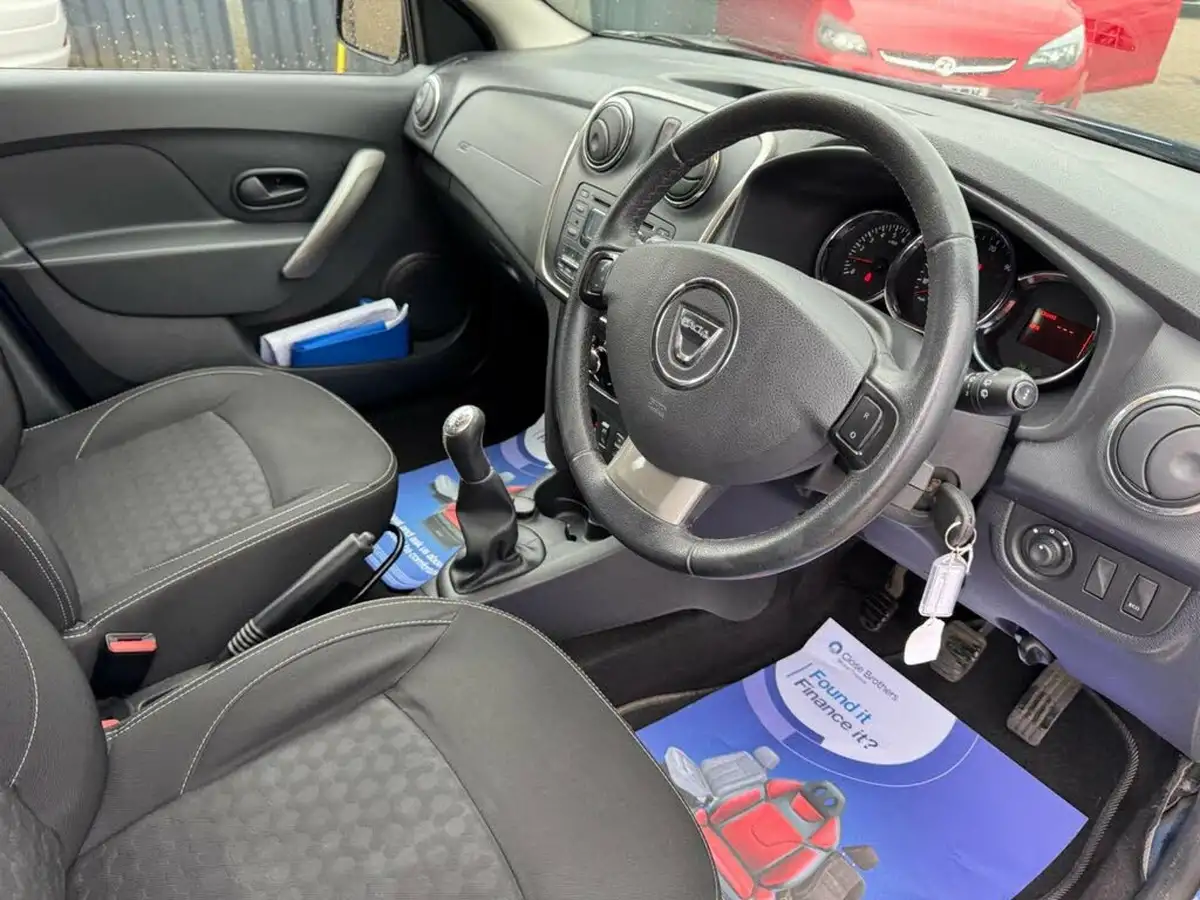 2013-dacia-sandero-09-laureate-big-17