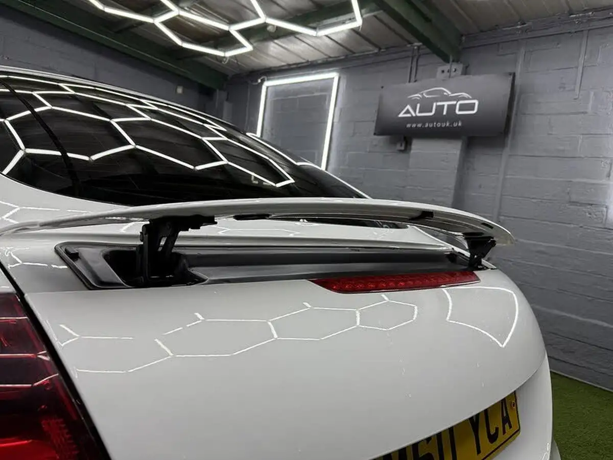 2010-audi-tt-coupe-20-tdi-s-line-big-6