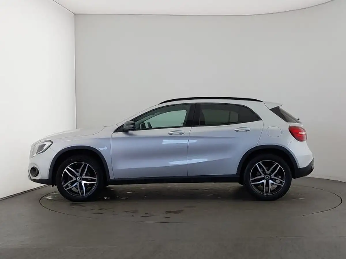 2019-mercedes-benz-gla-class-16-gla-180-urban-edition-ss-7g-dct-big-3