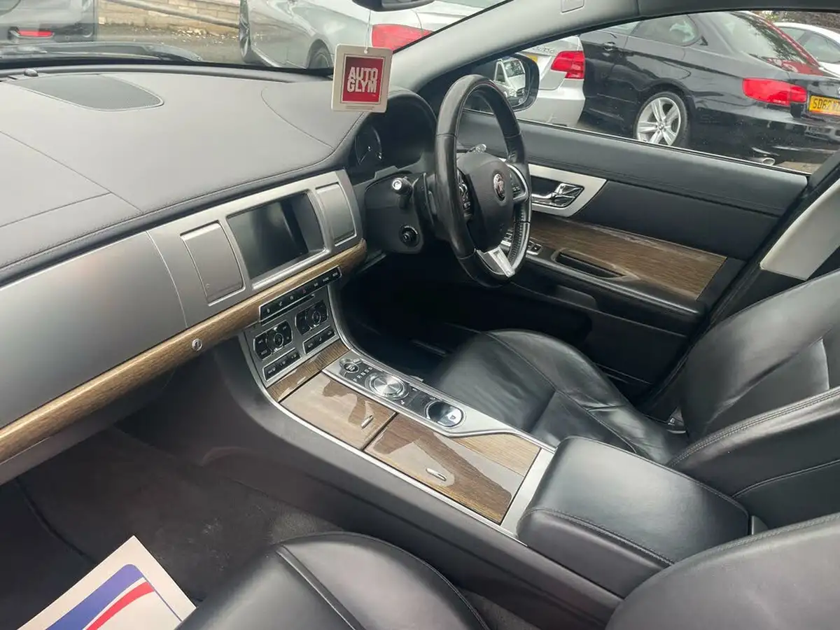 2014-jaguar-xf-22td-premium-luxury-163ps-saloon-4d-big-22