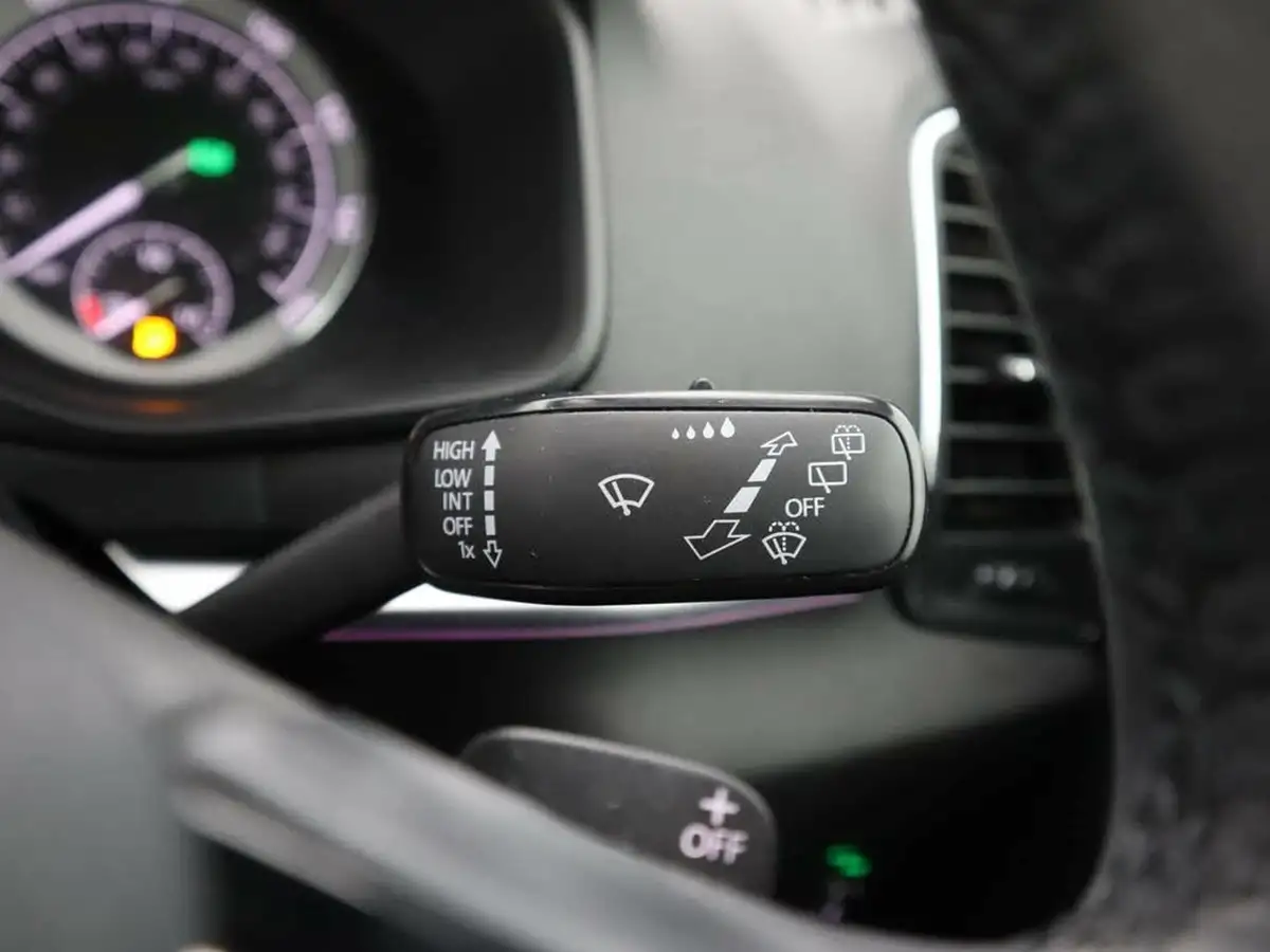 2018-skoda-karoq-20tdi-scr-se-l-dsg-big-23