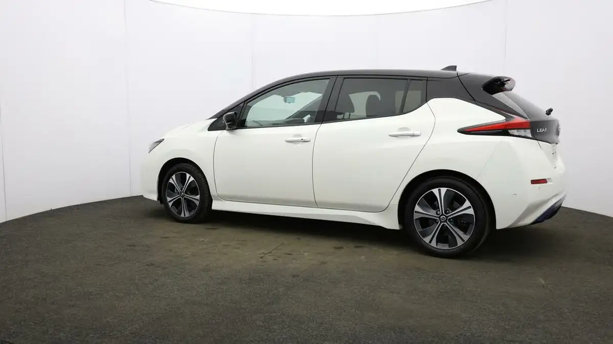 2021-nissan-leaf-e-tekna-big-56