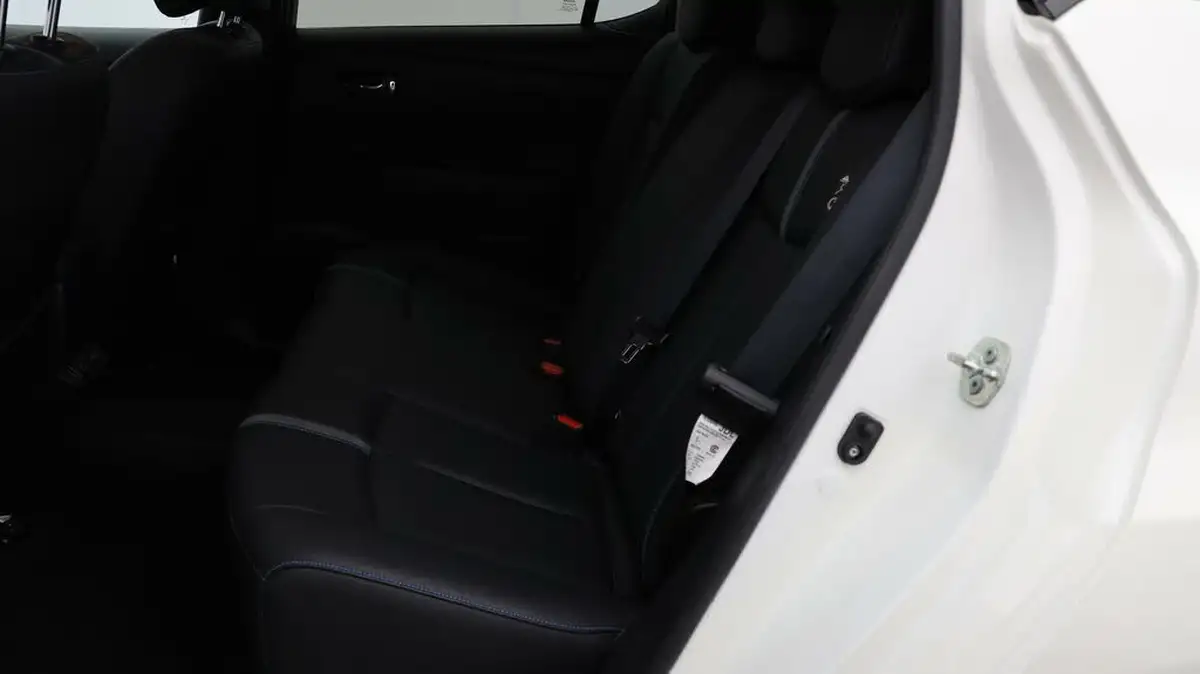 2021-nissan-leaf-e-tekna-big-15