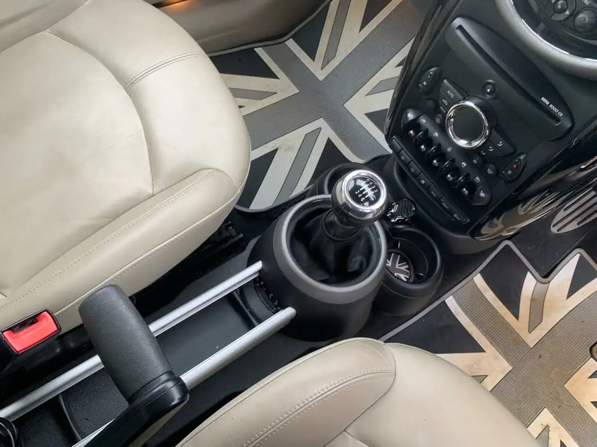 2011-mini-countryman-16-cooper-s-190bhp-all4-big-17