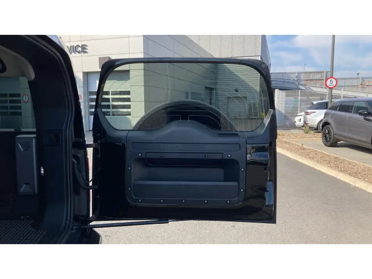 2022-land-rover-110-defender-30-d250-xs-edition-big-26