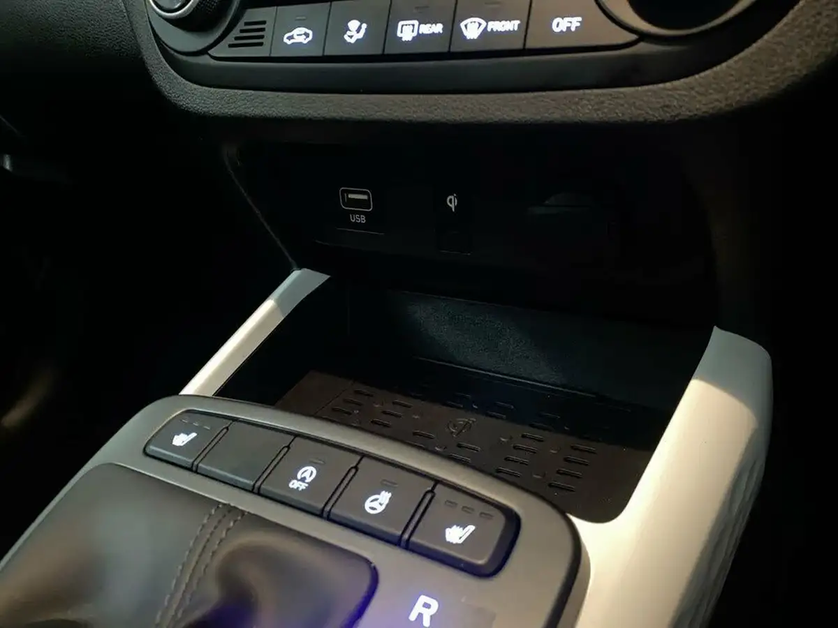 2022-hyundai-i10-12-premium-auto-big-28