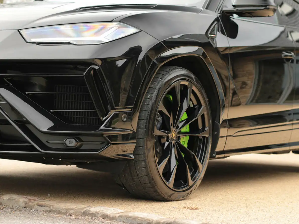 2024-lamborghini-urus-40-no-trim-big-37