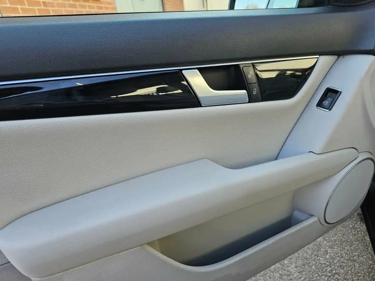2013-mercedes-benz-c-class-21cdi-c220-cdi-executive-se-170bhp-saloon-4d-7g-tronic-plus-big-27