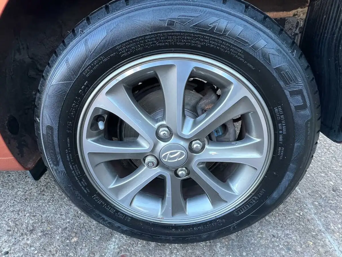 2014-hyundai-i10-10-premium-big-60