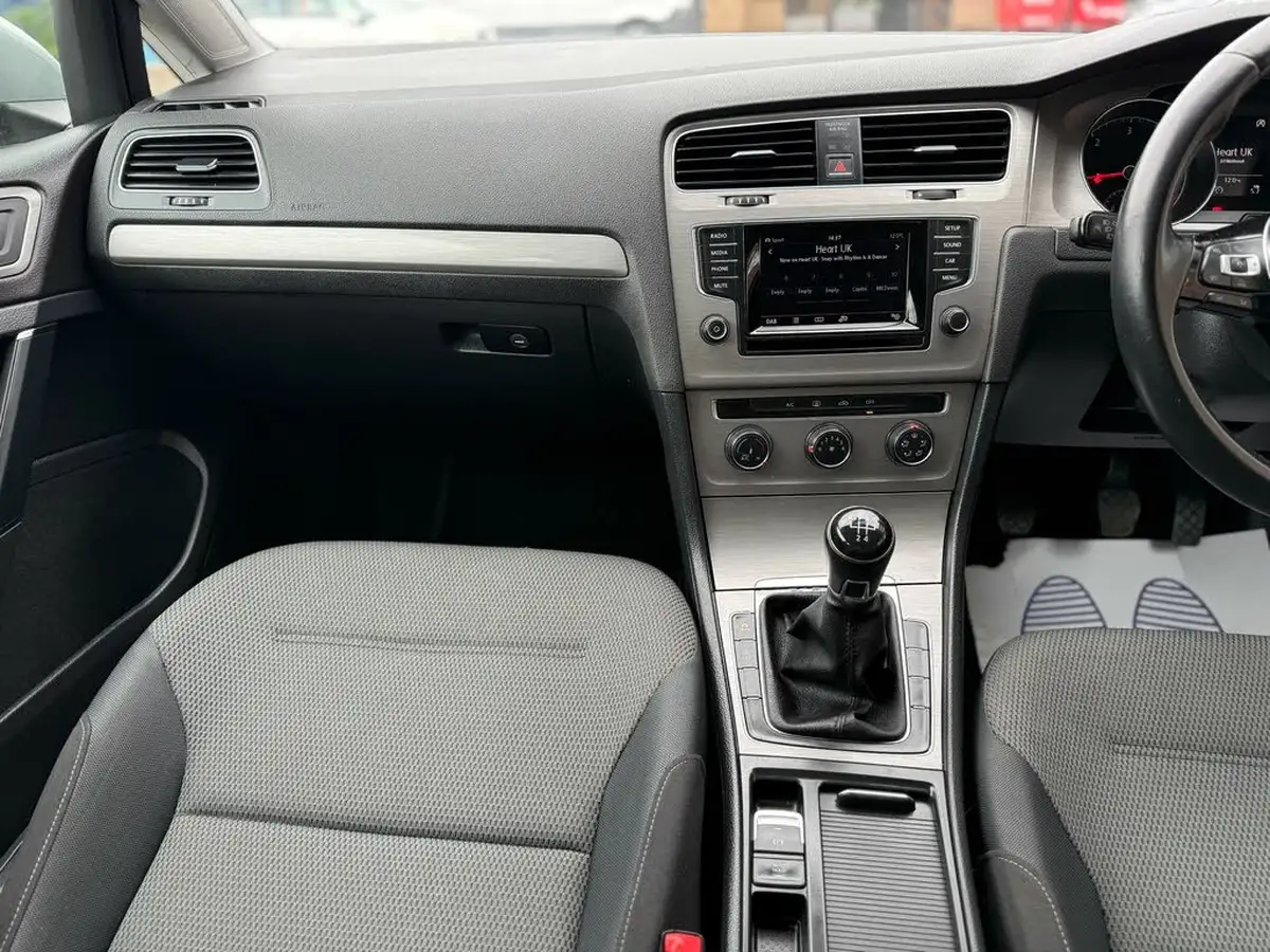 2014-volkswagen-golf-16tdi-se-ss-hatchback-5d-big-31