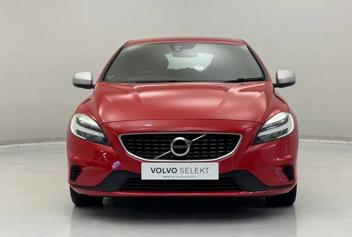 2016-volvo-v40-20-t2-r-design-big-1