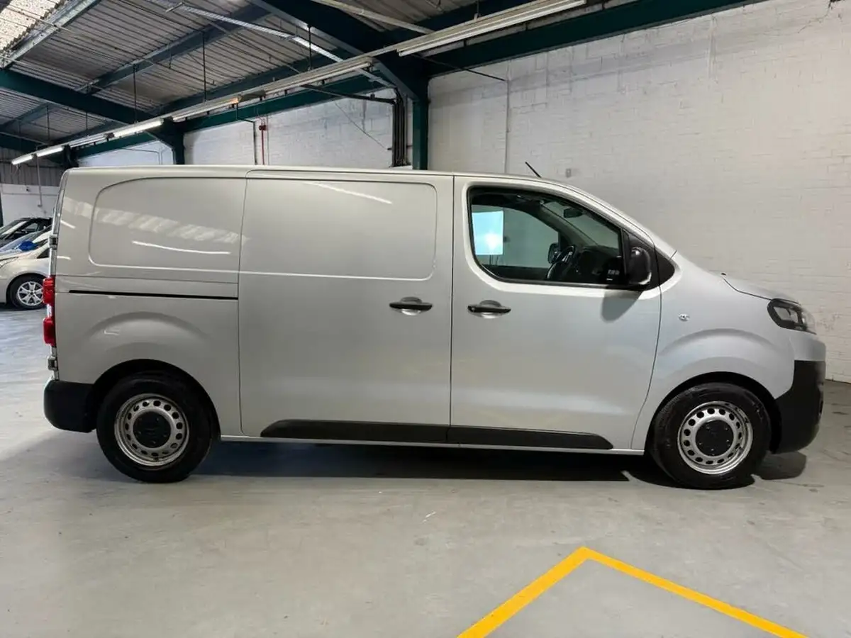 2018-citroen-dispatch-16bluehdi-x-m-1000-115pseu6-ss-big-15