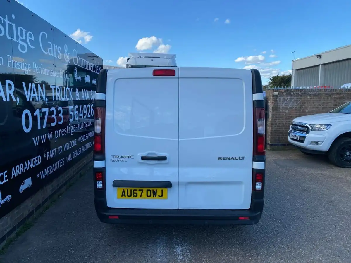 2017-renault-trafic-16dci-sl27-120-business-e6-panel-big-3