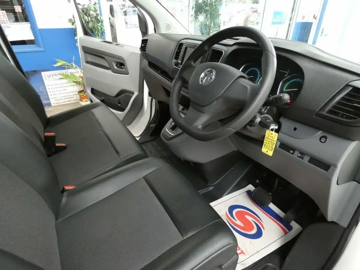2021-vauxhall-vivaro-big-40