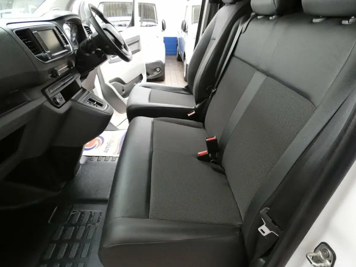 2021-vauxhall-vivaro-big-64