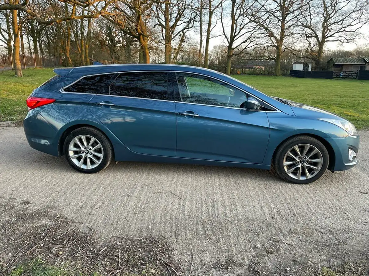 2014-hyundai-i40-17td-style-136ps-estate-5d-auto-big-10