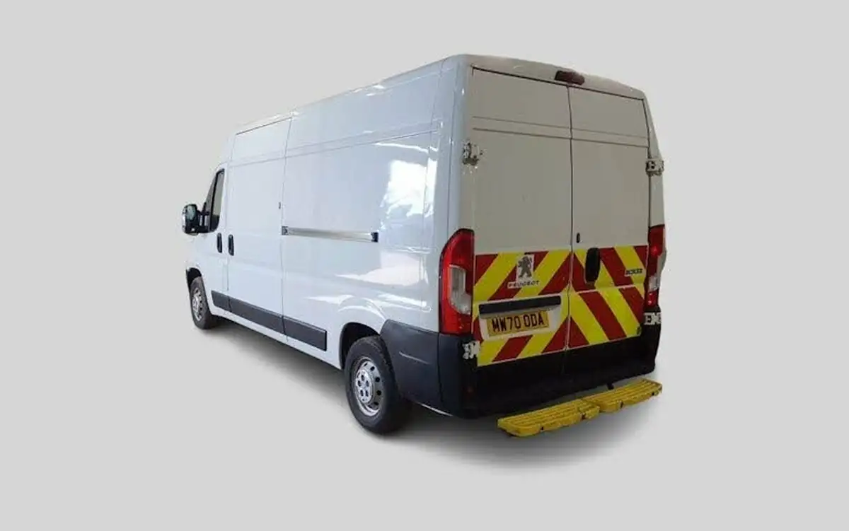 2021-peugeot-boxer-22-bluehdi-professional-335-l3-h2-140bhpeu6dt-panel-big-3