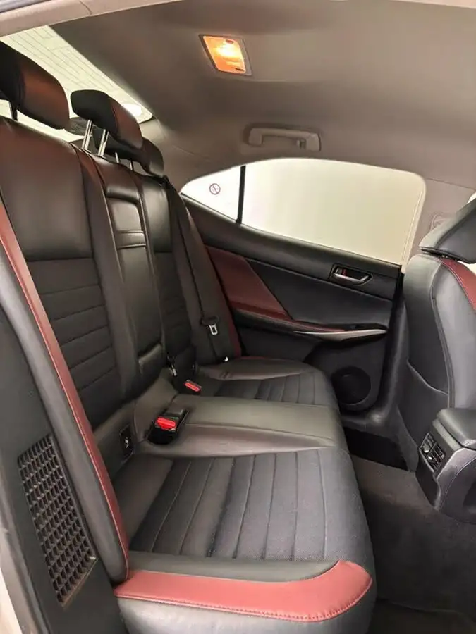 2017-lexus-is-300h-25-sport-big-51