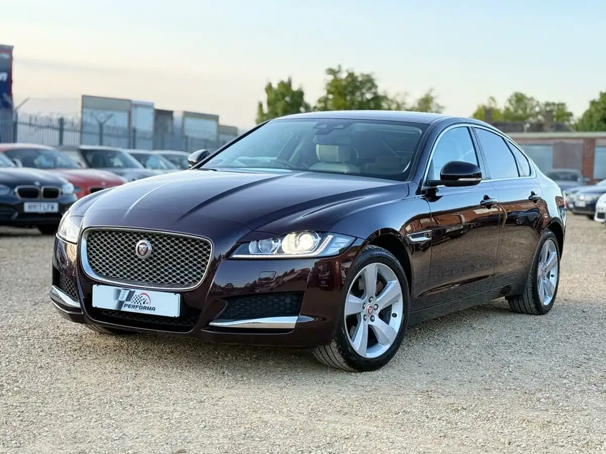 2017-jaguar-xf-20td-portfolio-180ps-awd-saloon-4d-1999cc-auto-big-3