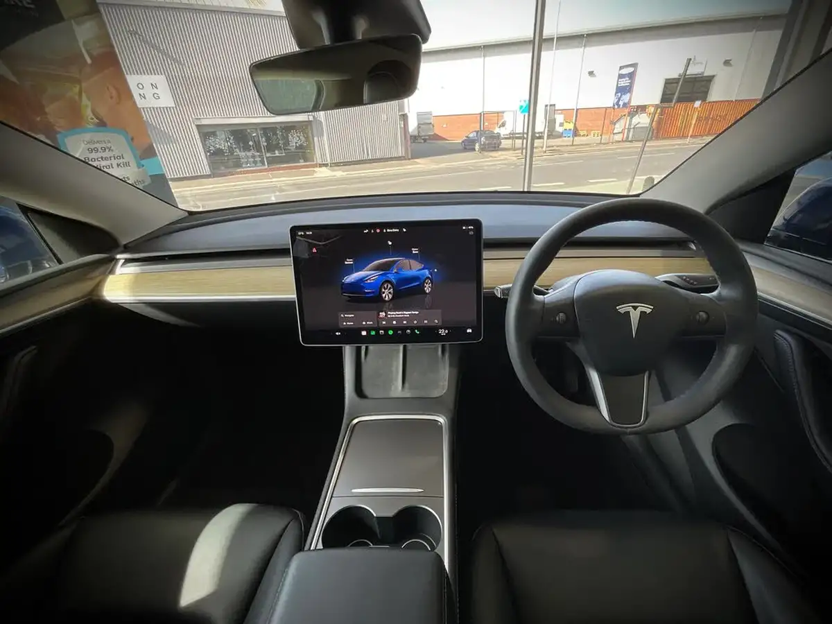 2022-tesla-model-y-e-long-range-big-5