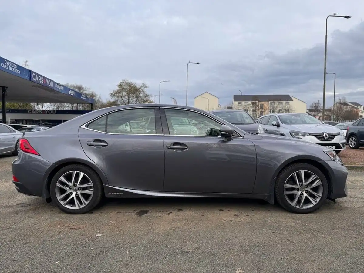 2017-lexus-is-300h-25-advance-big-7