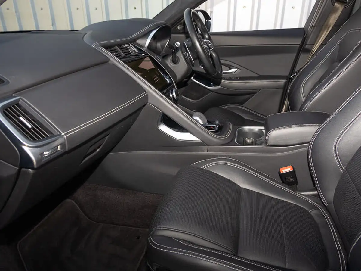 2021-jaguar-e-pace-15-p300e-r-dynamic-se-big-4