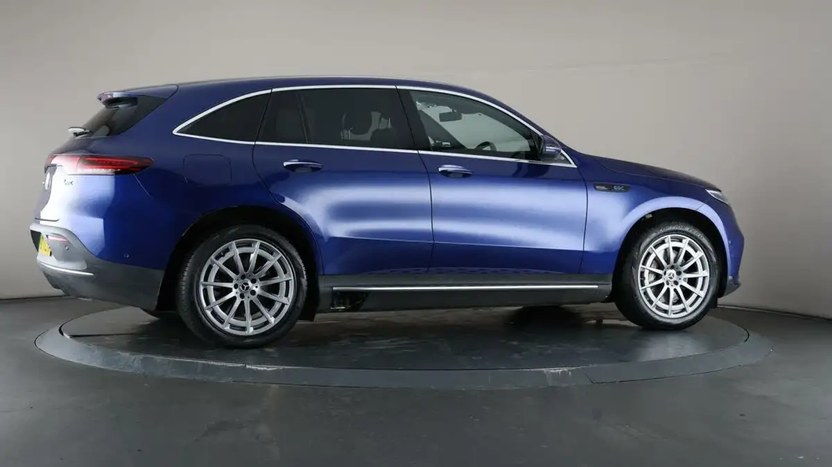 2021-mercedes-benz-eqc-e-eqc-400-amg-line-big-56