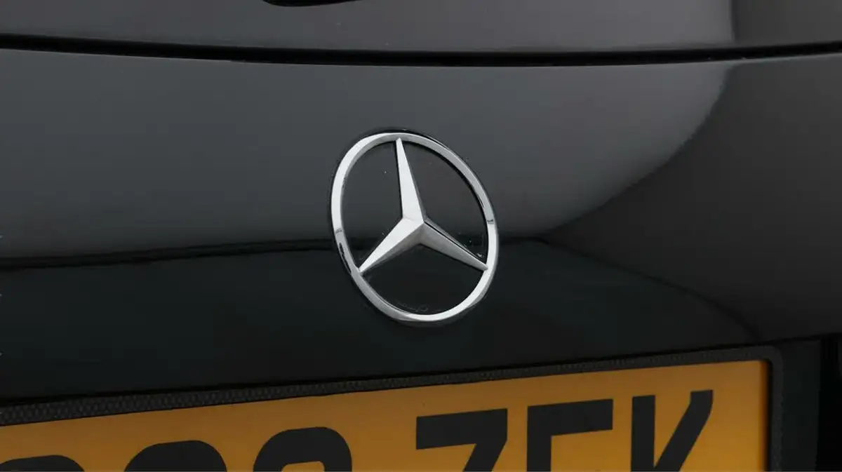 2020-mercedes-benz-a-class-13-a200-amg-line-executive-hatchback-5d-big-20