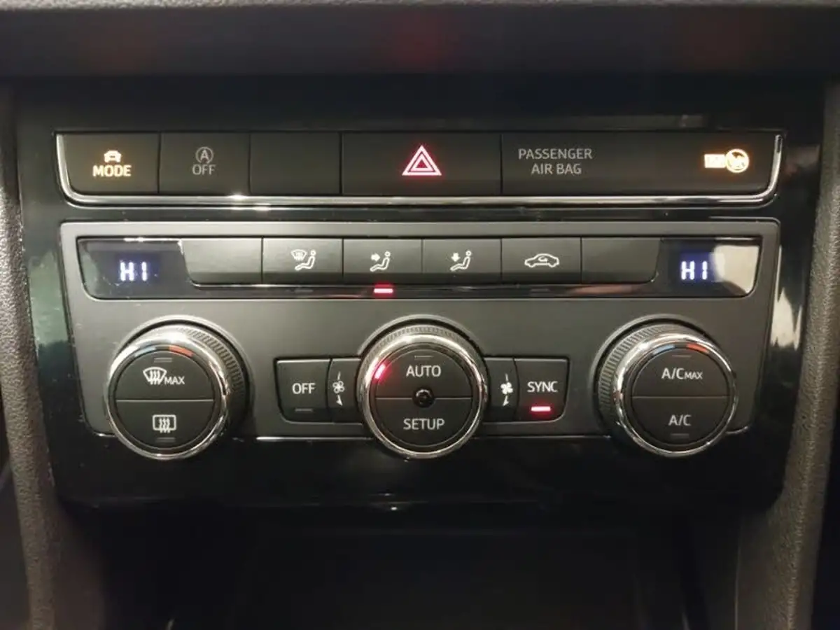 2017-seat-leon-14-ecotsi-fr-technology-hatchback-5d-big-12